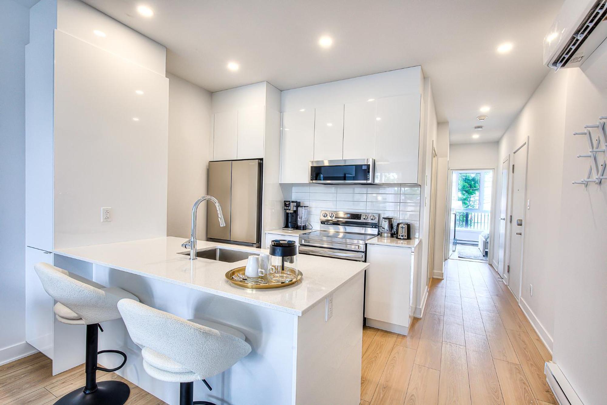 Beautiful & New! Renovated For Your Style Comfort Apartment Montreal Bagian luar foto