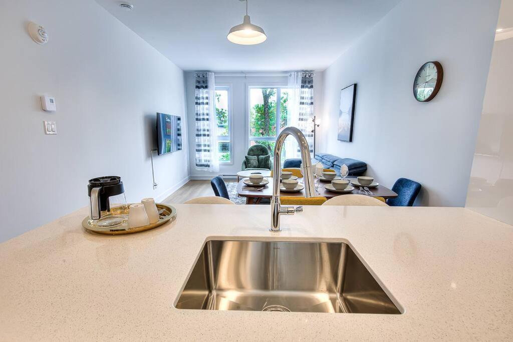 Beautiful & New! Renovated For Your Style Comfort Apartment Montreal Bagian luar foto